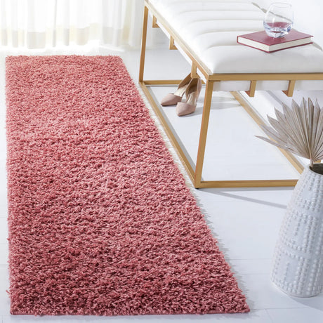 Safavieh Venus Shag 500 2'-2" x 8'-0" Rug in Pink