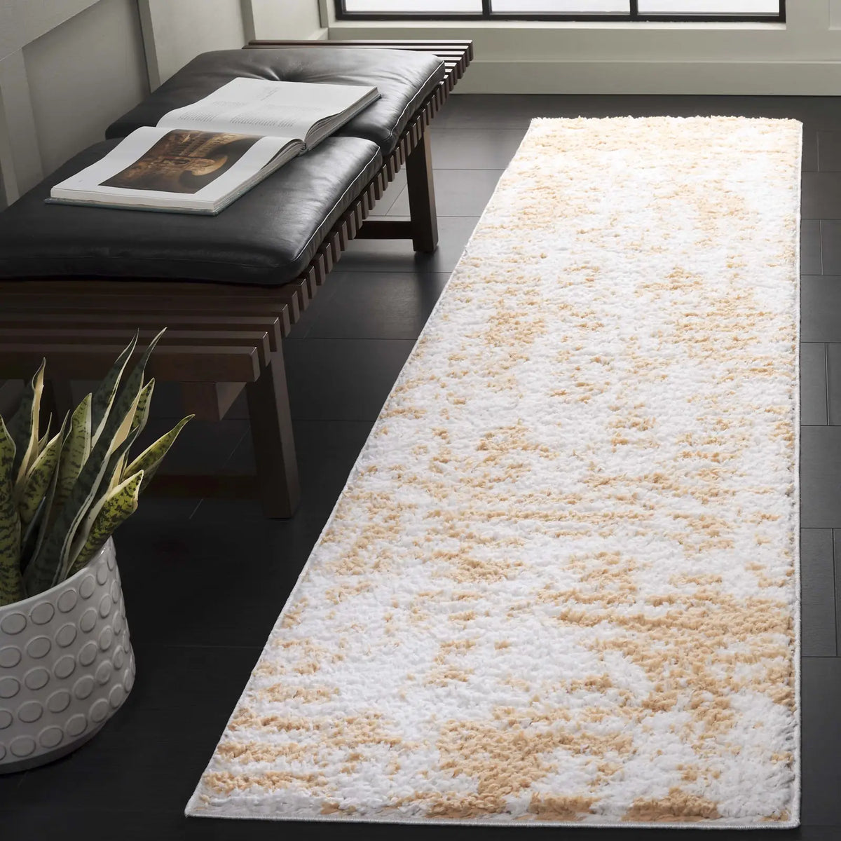 Safavieh Rumi Shag 2'-2" x 8'-0" Rug in Gold / Ivory