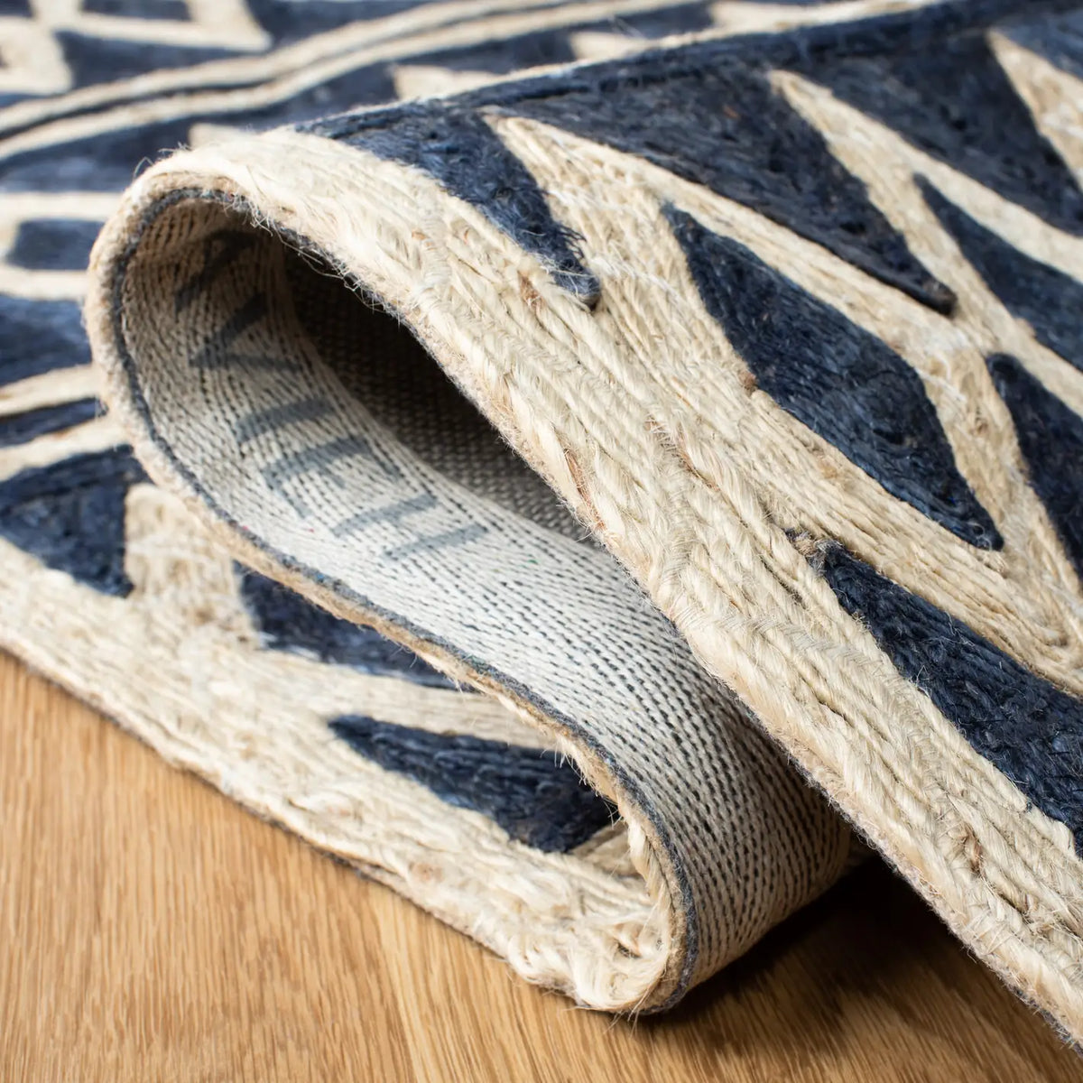 Safavieh Sahara 4'-0" x 6'-0" Rug in Blue / Beige