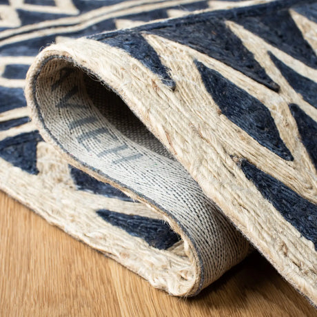 Safavieh Sahara 4'-0" x 6'-0" Rug in Blue / Beige