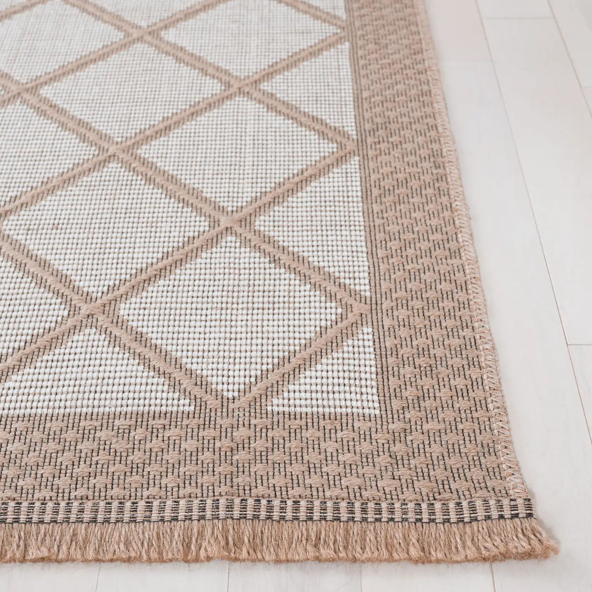 Safavieh Aspect 4'-0" x 6'-0" Rug in Ivory / Natural