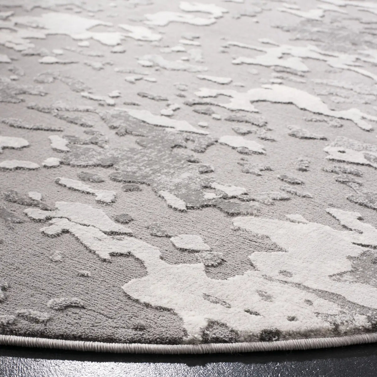 Safavieh Lurex 100 6'-7" x 6'-7" Rug in Grey / Light Grey