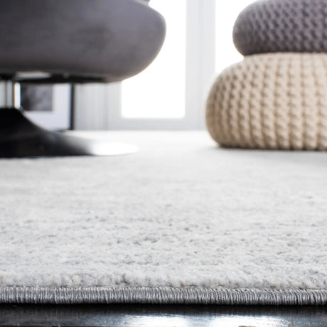 Safavieh Brentwood 4'-0" x 6'-0" Rug in Ivory / Grey