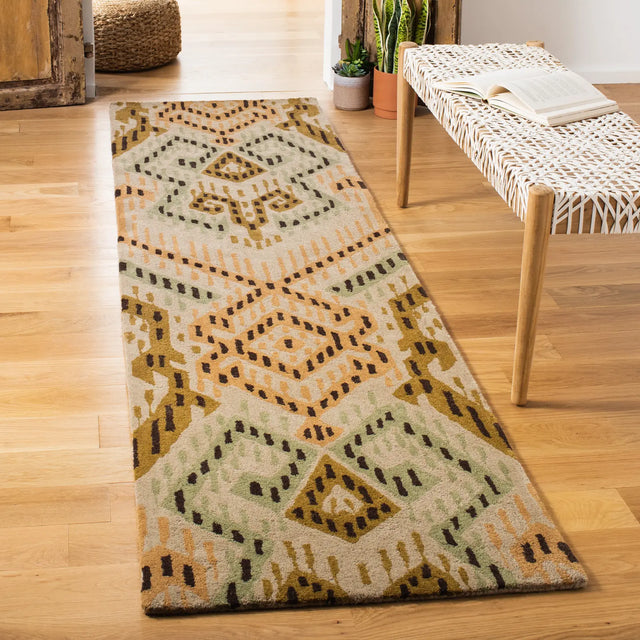 Safavieh Wyndham 2'-3" x 9'-0" Rug in Brown / Ivory