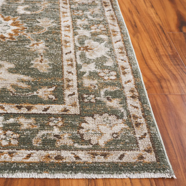 Safavieh Hazel 500 4'-0" x 6'-0" Rug in Green / Ivory