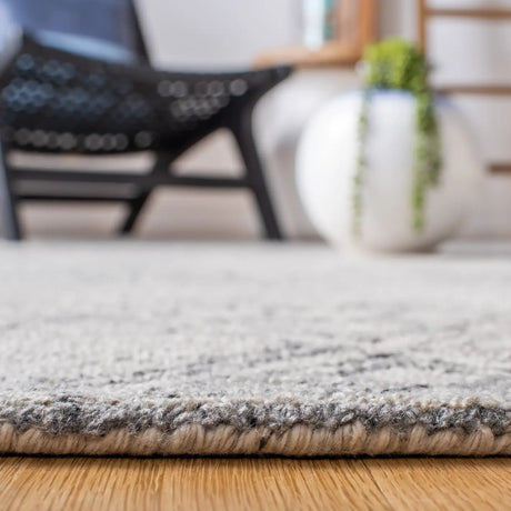 Safavieh Abstract 4'-0" x 6'-0" Rug in Ivory / Grey
