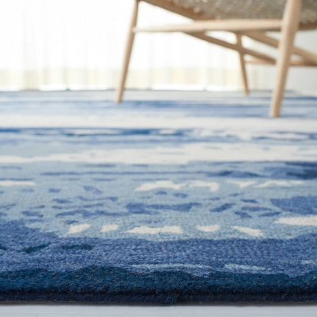 Safavieh Metro 4'-0" x 6'-0" Rug in Blue / Ivory