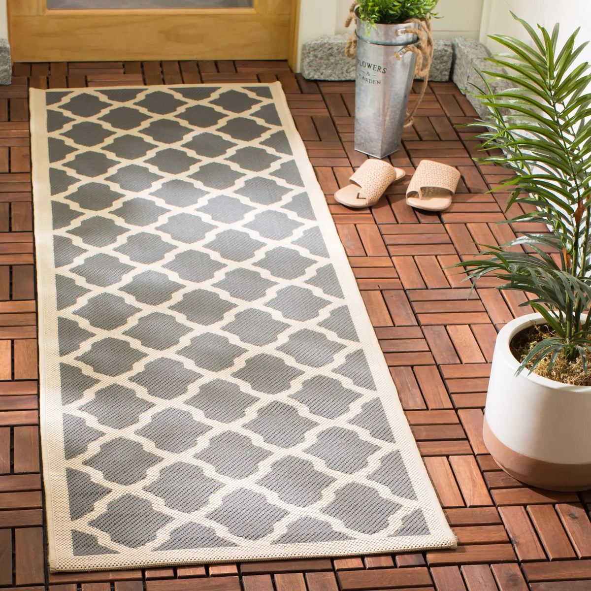 Safavieh Courtyard 2'-3" x 12'-0" Rug in Anthracite / Beige