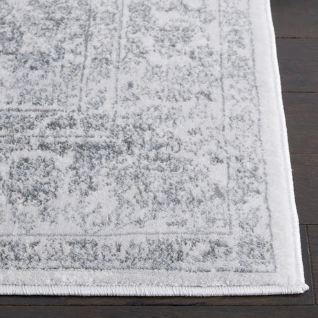 Safavieh Carnegie 5'-1" x 7'-6" Rug in Cream / Dark Grey