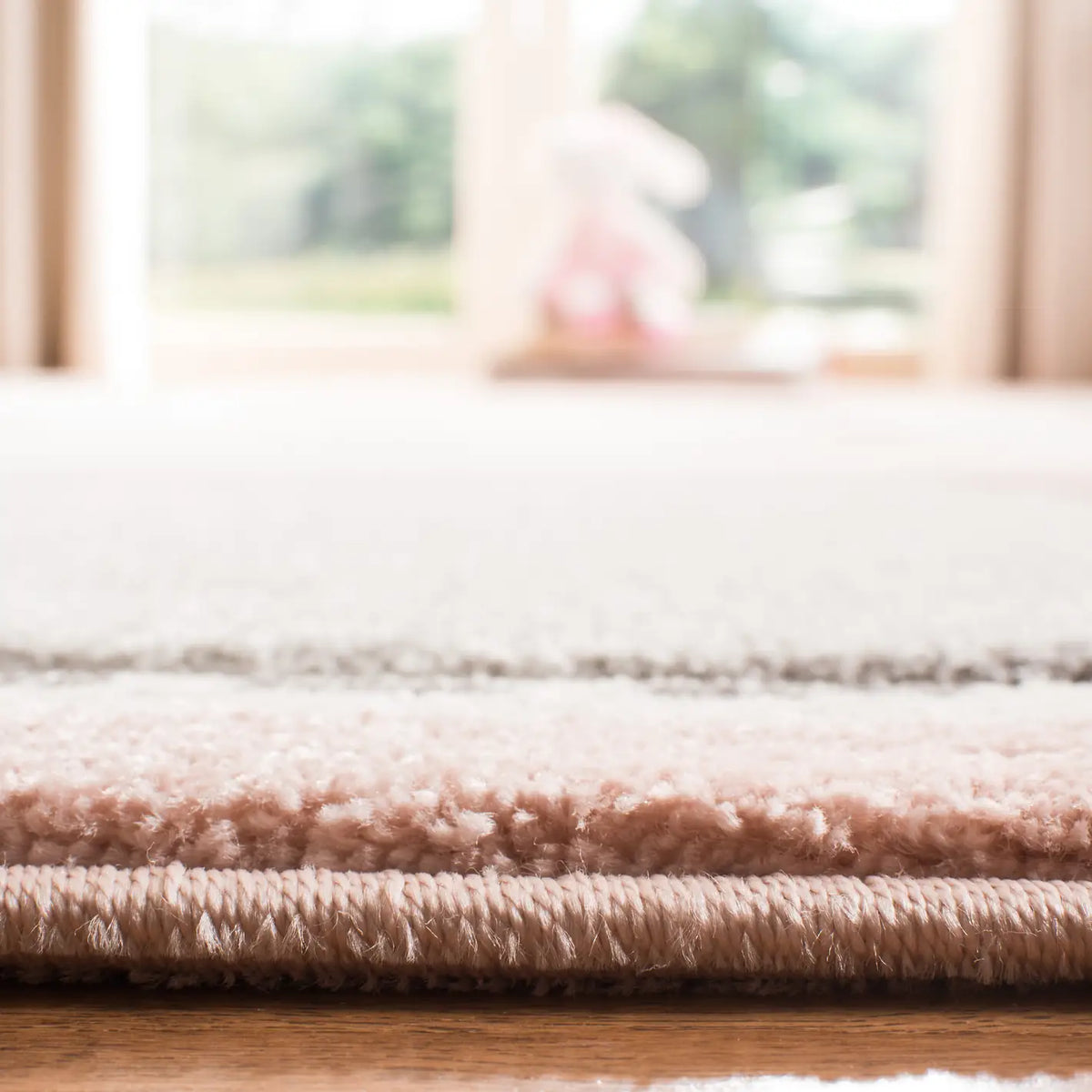 Safavieh Carousel Kids 100 4'-0" x 6'-0" Rug in Pink / Ivory