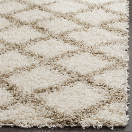 Safavieh Sgd-Dallas Shag 4'-0" x 6'-0" Rug in Ivory / Beige