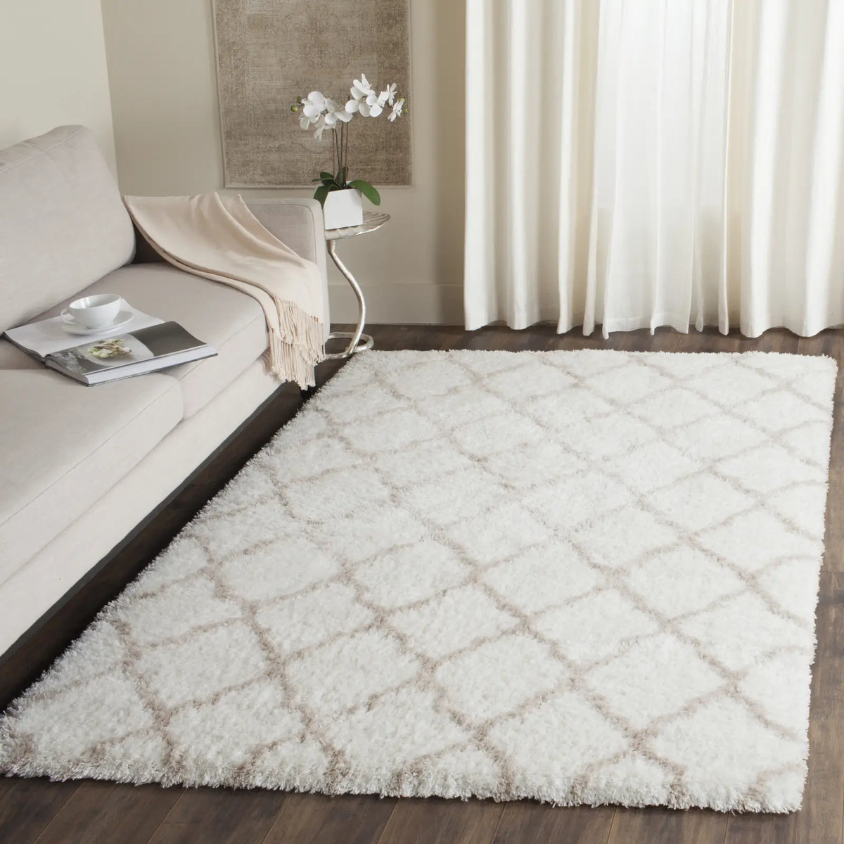 Safavieh Indie Shag 5'-1" x 7'-6" Rug in Ivory / Mushroom