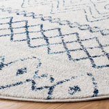 Safavieh Madison 700 5'-3" x 5'-3" Rug in Ivory / Navy