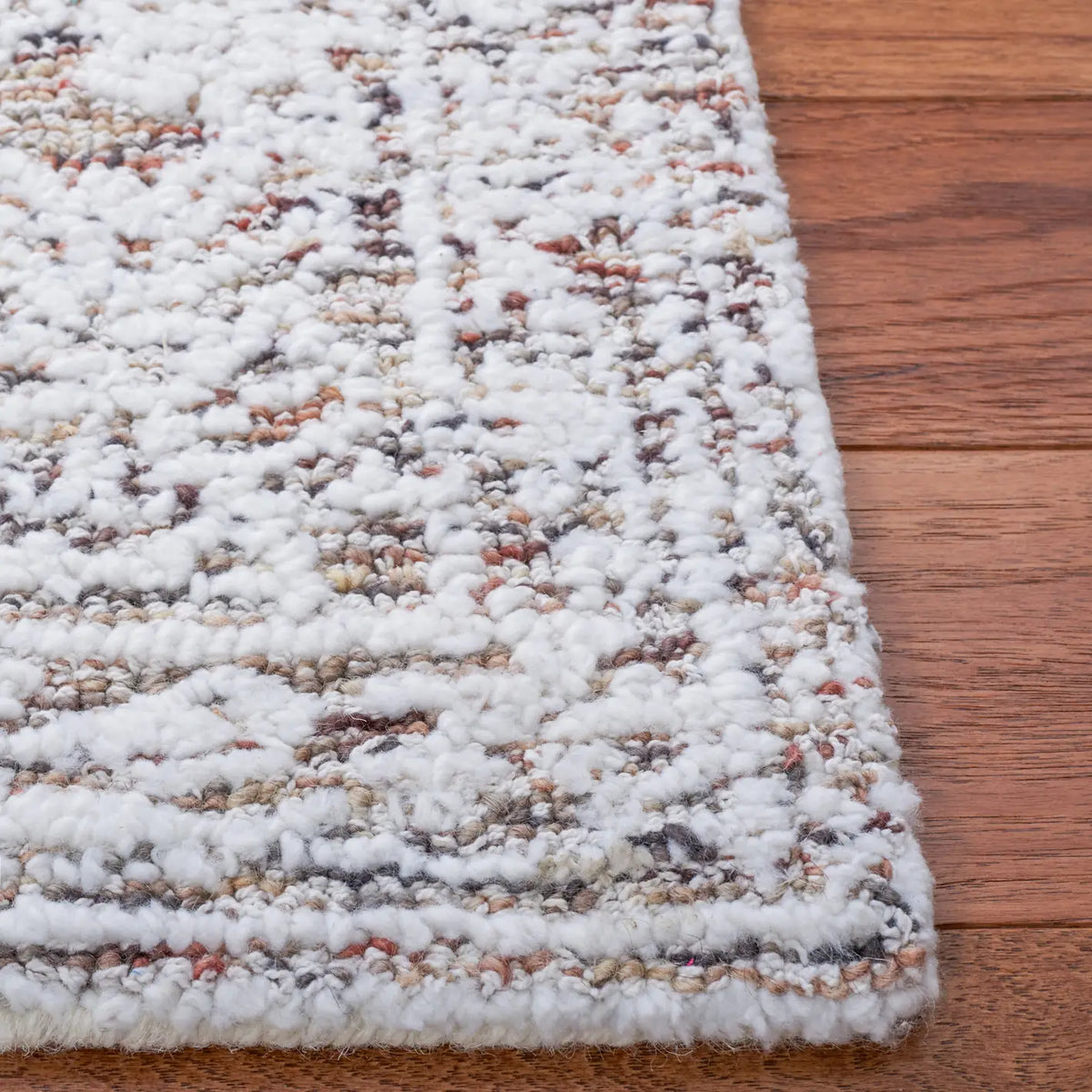 Safavieh Metro 4'-0" x 6'-0" Rug in Ivory / Rust