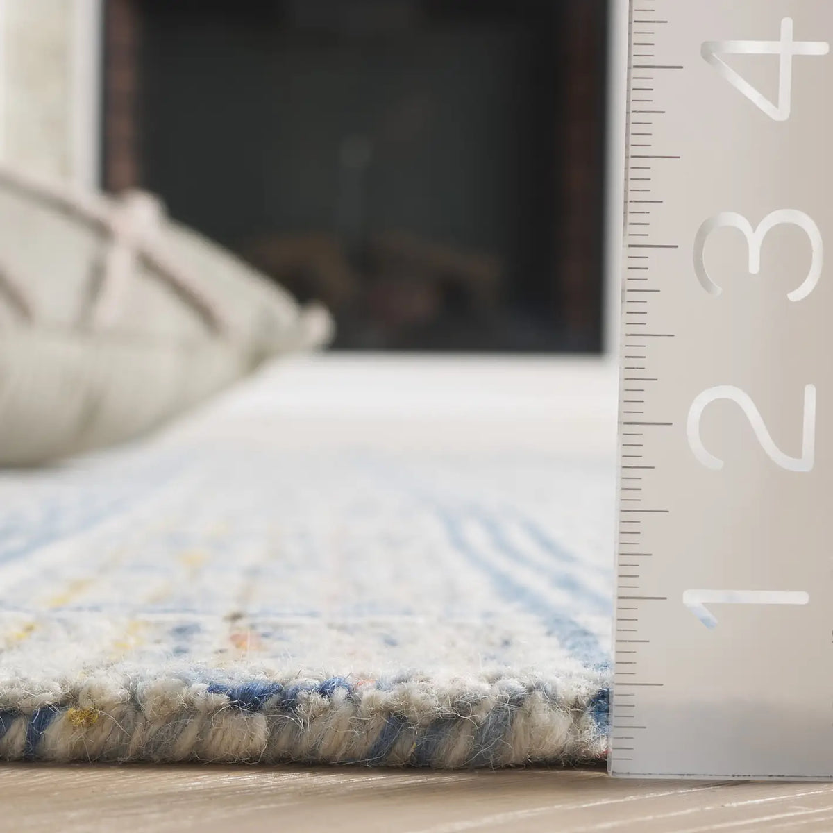 Safavieh Ebony 4'-0" x 6'-0" Rug in Blue / Ivory