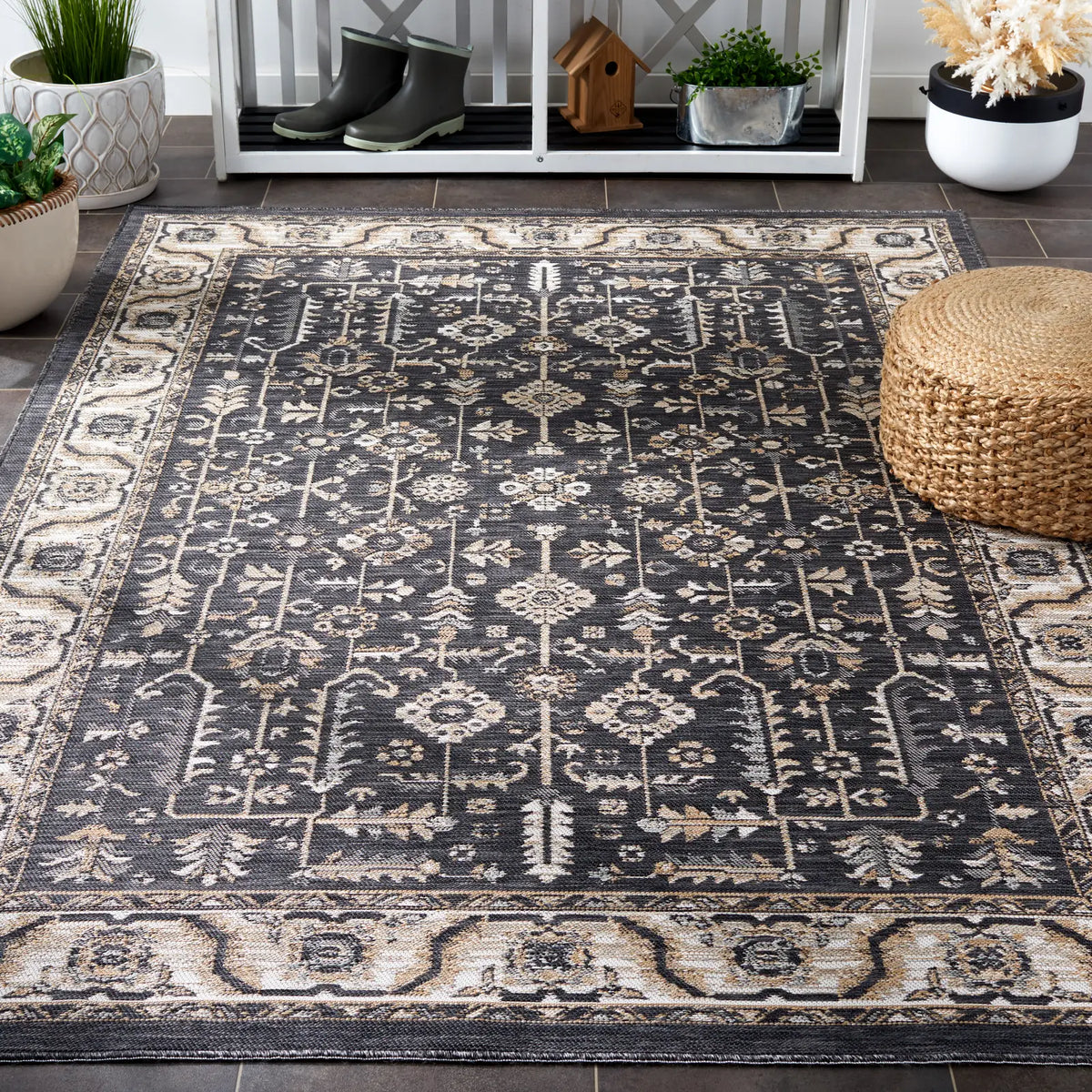 Safavieh Sunrise 5'-3" x 7'-7" Rug in Ivory / Grey Black
