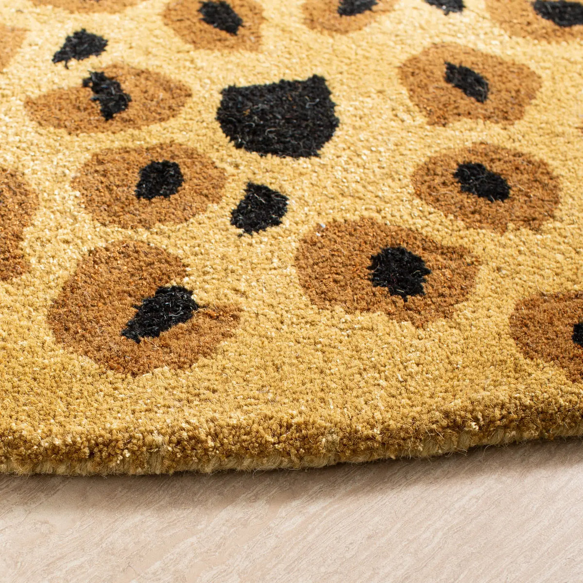 Safavieh Soho 6'-0" x 6'-0" Rug in Gold / Black