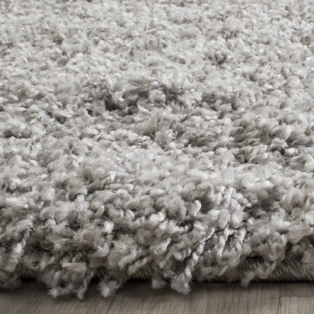 Safavieh Sgl-Laguna Shag 2'-3" x 8'-0" Rug in Silver