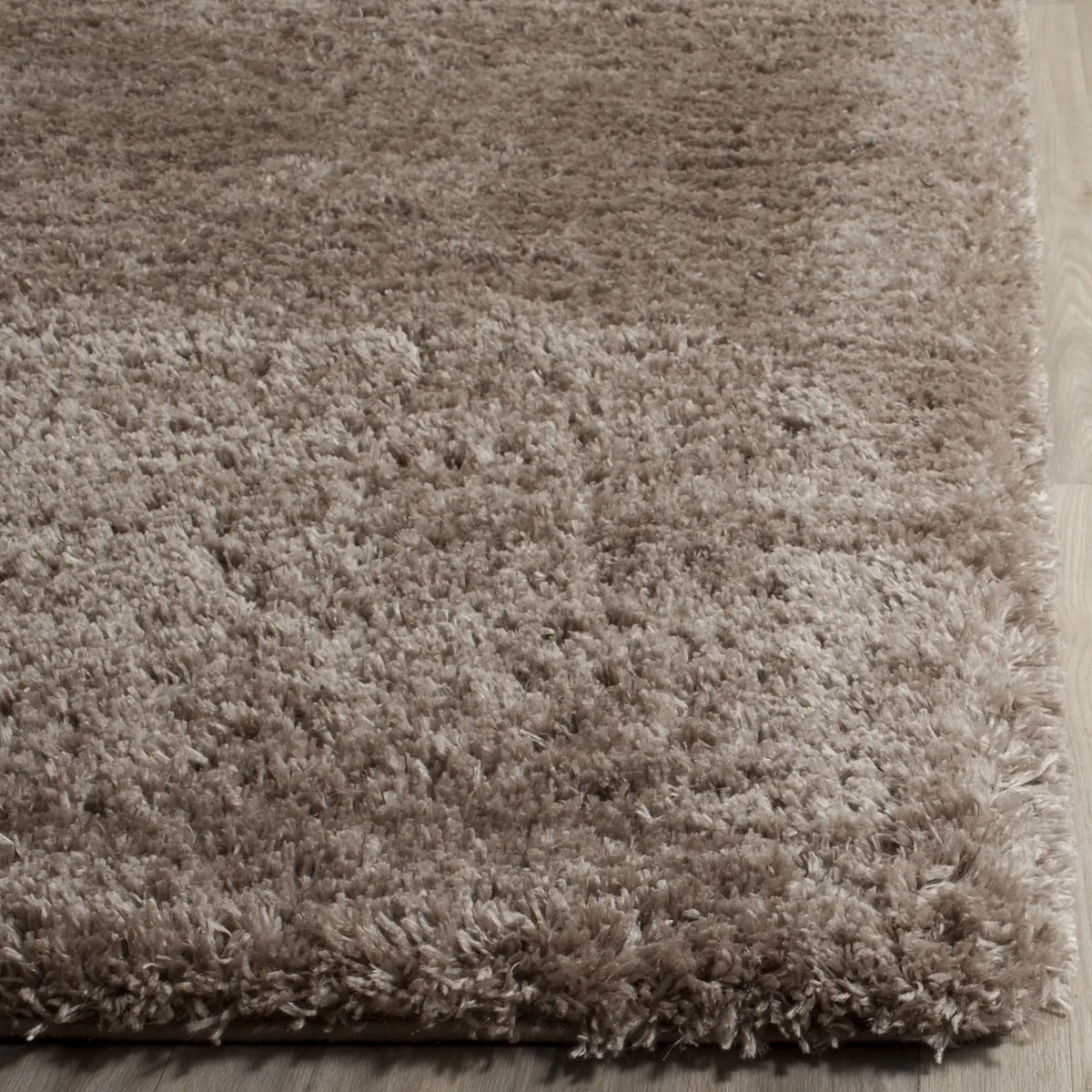 Safavieh Indie Shag 6'-7" x 9'-2" Rug in Mushroom