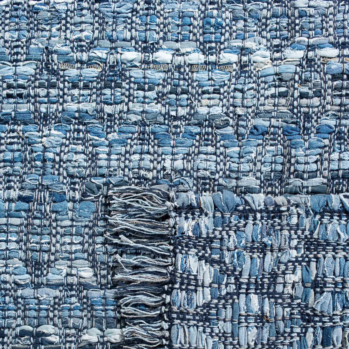 Safavieh Montauk 5'-0" x 8'-0" Rug in Blue