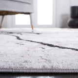 Safavieh Amelia 4'-5" x 6'-5" Rug in Grey / Black