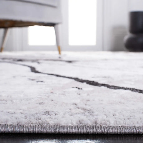 Safavieh Amelia 4'-5" x 6'-5" Rug in Grey / Black