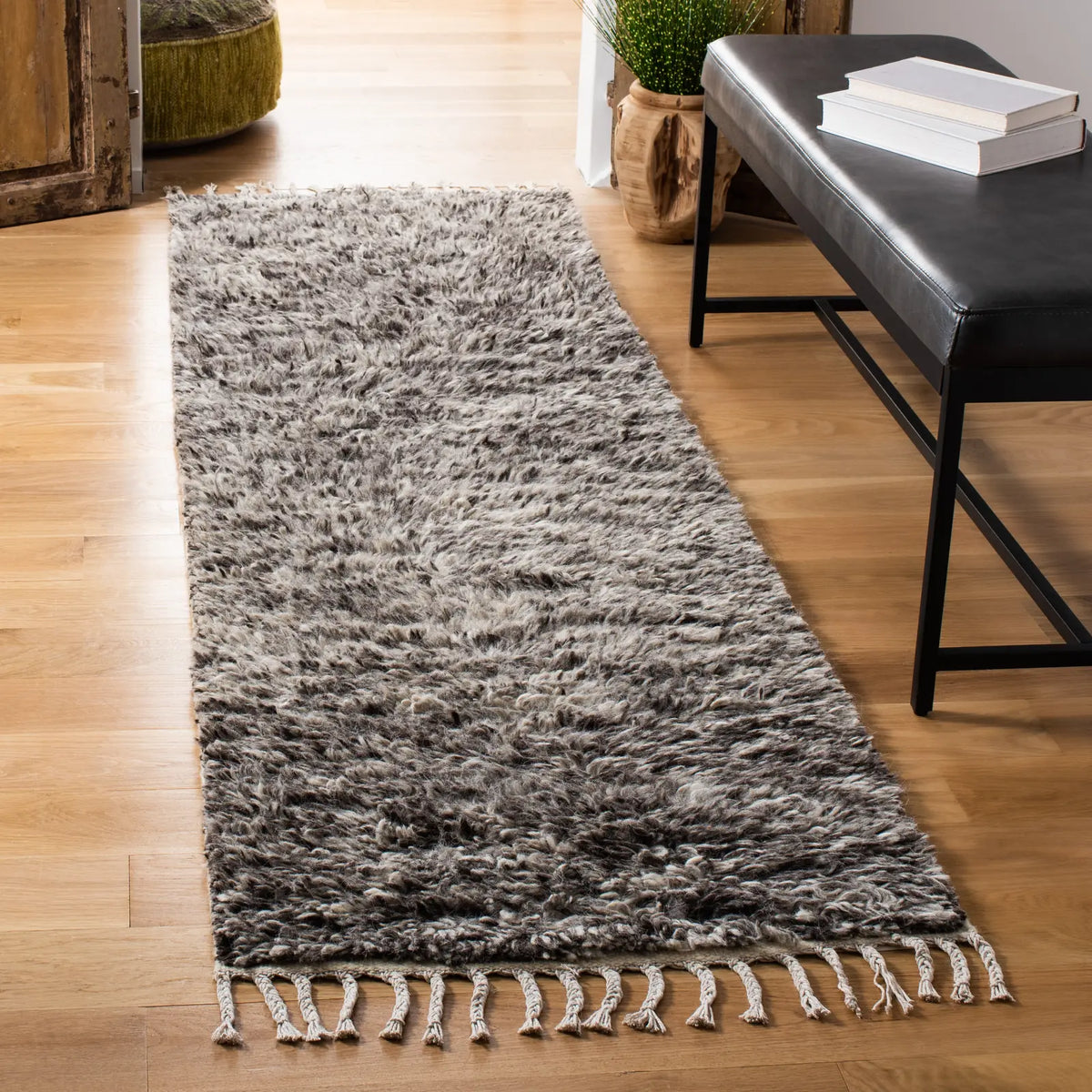 Safavieh Casablanca 2'-3" x 8'-0" Rug in Grey