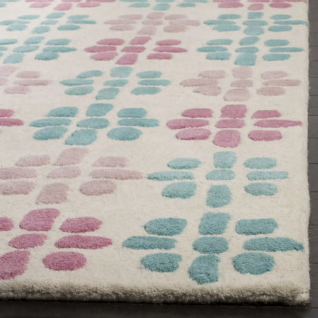 Safavieh Soho 3'-6" x 5'-6" Rug in Ivory / Multi
