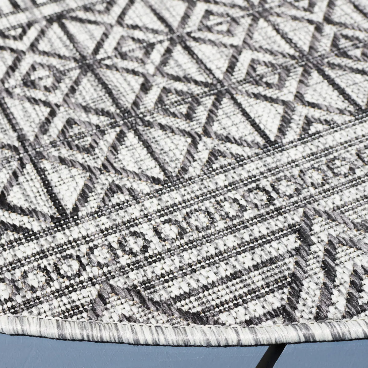 Safavieh Courtyard 5'-3" x 5'-3" Rug in Black / Grey