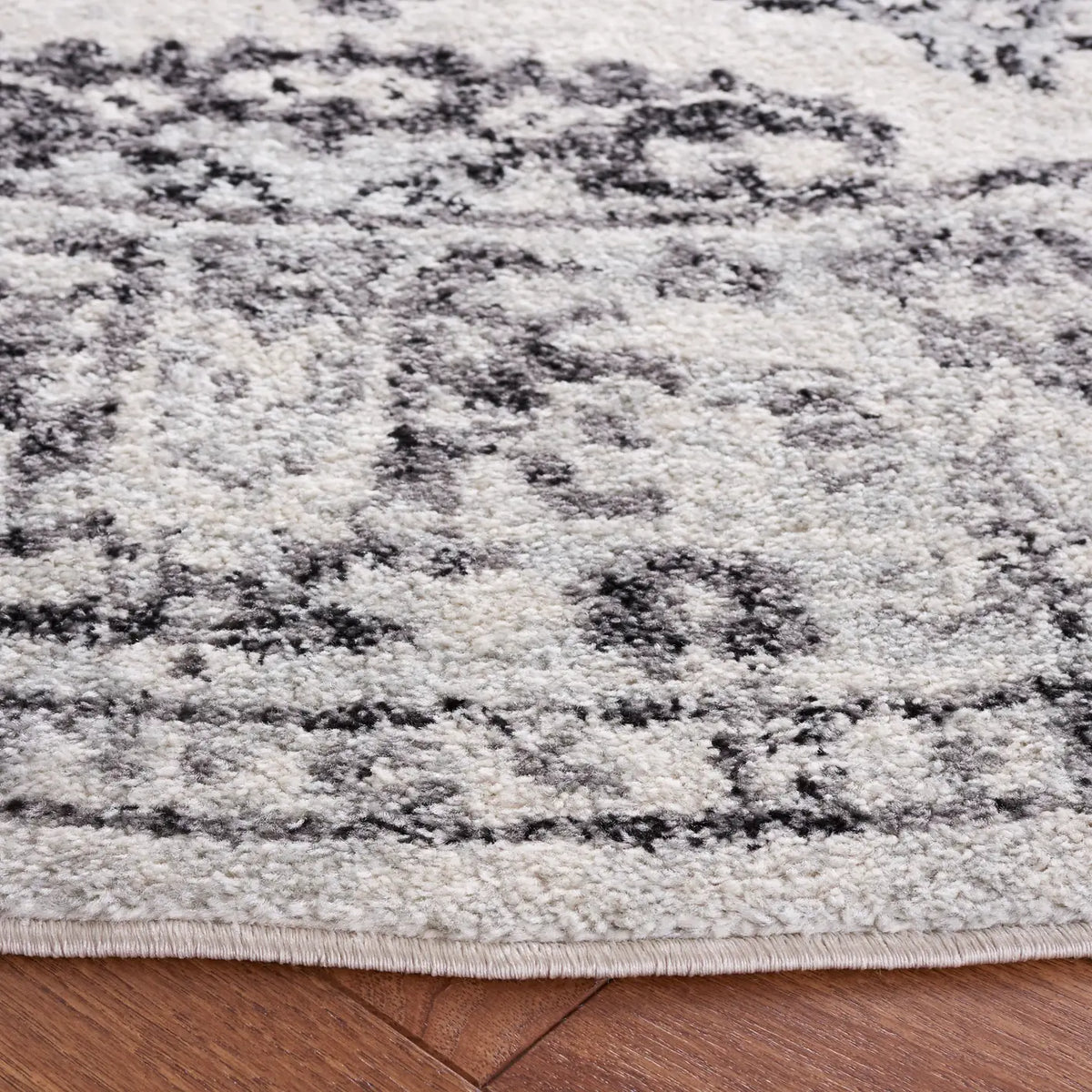 Safavieh Tulum 6'-7" x 6'-7" Rug in Ivory / Black