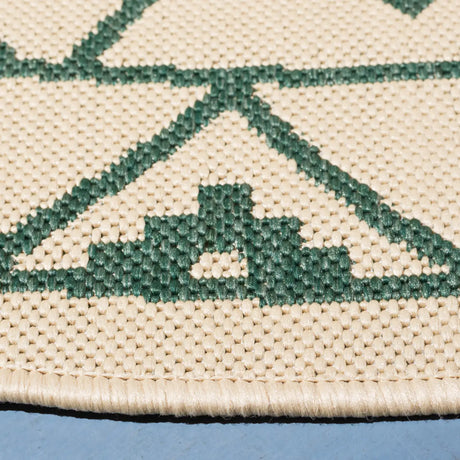 Safavieh Courtyard 6'-7" x 6'-7" Rug in Beige / Green