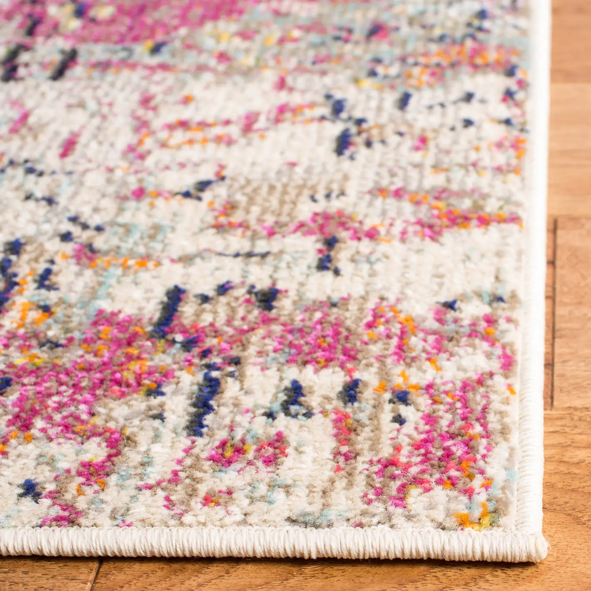 Safavieh Madison 4'-0" x 6'-0" Rug in Grey / Pink