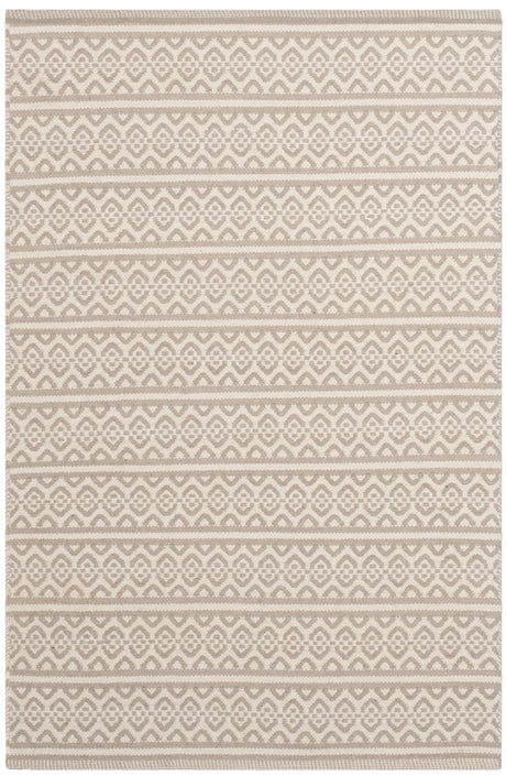 Safavieh Montauk 3'-0" x 5'-0" Rug in Ivory / Grey