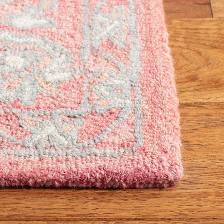 Safavieh Micro-Loop 4'-0" x 6'-0" Rug in Pink / Ivory