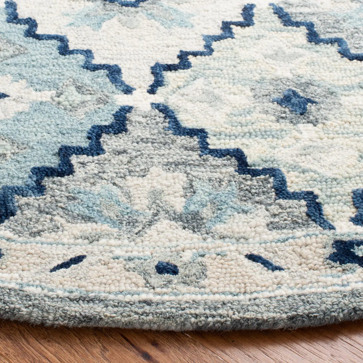 Safavieh Suzani 6'-0" x 6'-0" Rug in Blue / Grey