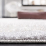 Safavieh Norway 4'-0" x 6'-0" Rug in Grey / Ivory
