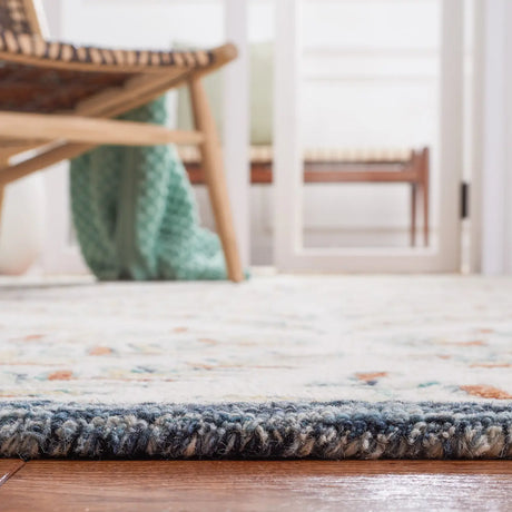 Safavieh Capri 4'-0" x 6'-0" Rug in Ivory / Green