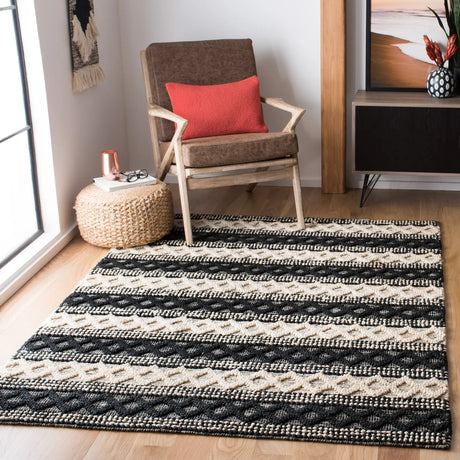 Safavieh Natural Fiber 4'-0" x 6'-0" Rug in Black / Ivory