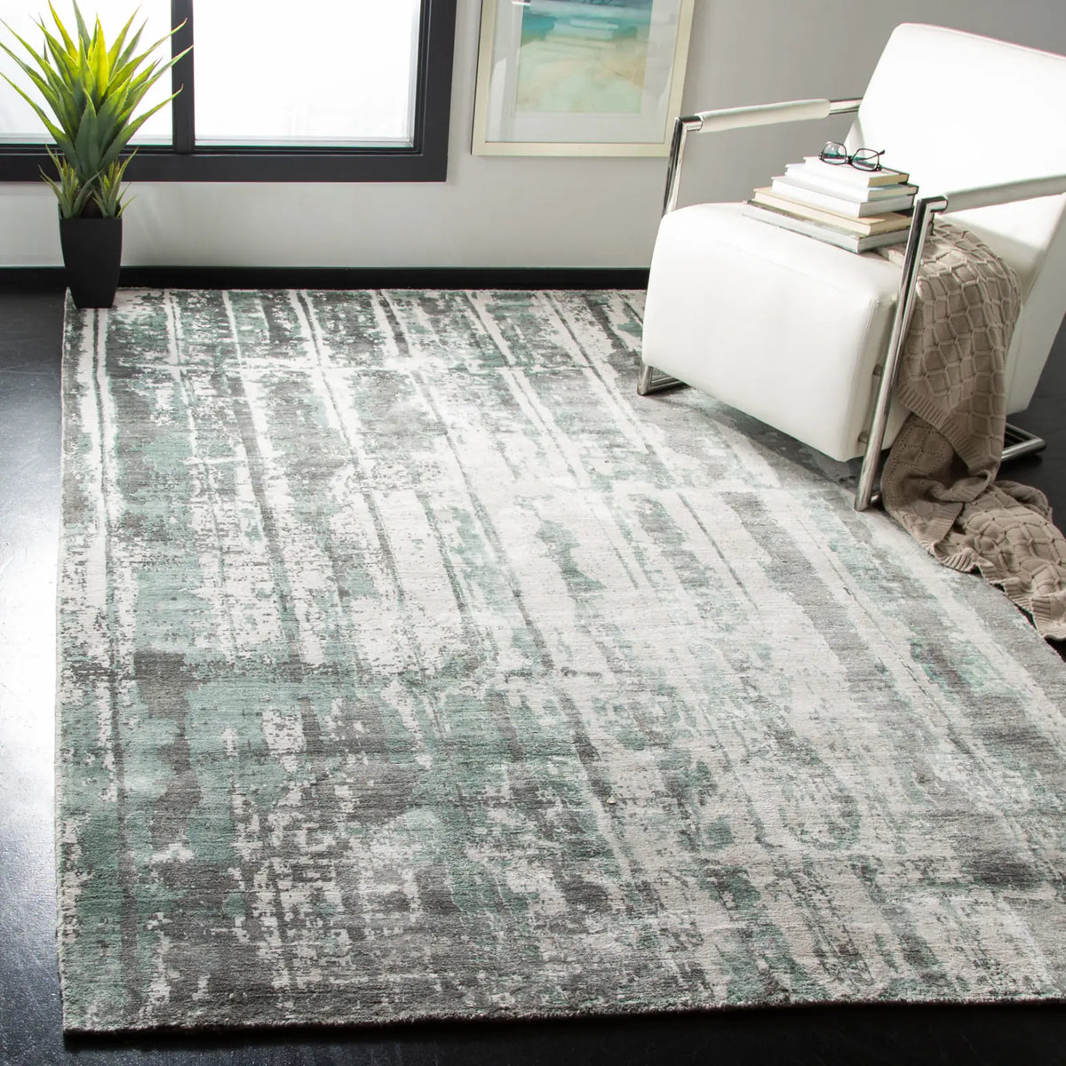 Safavieh Mirage 6'-0" x 9'-0" Rug in Silver / Grey