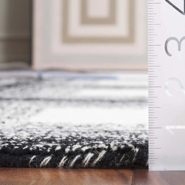 Safavieh Metro 4'-0" x 6'-0" Rug in Charcoal / Ivory