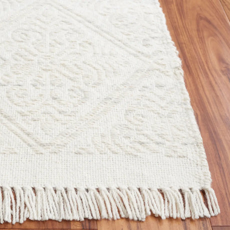 Safavieh Kilim 4'-0" x 6'-0" Rug in Light Grey / Ivory