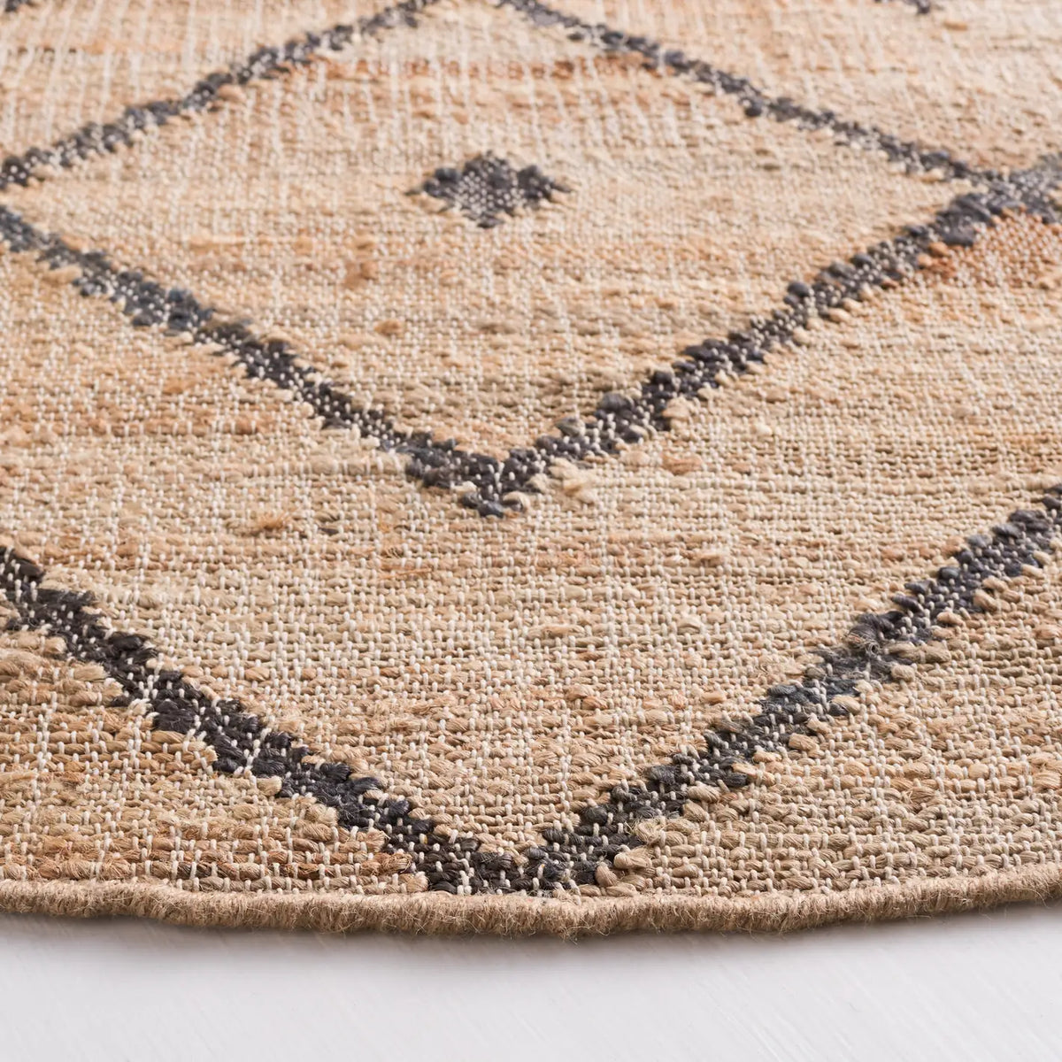 Safavieh Kilim 5'-0" x 5'-0" Rug in Natural / Charcoal