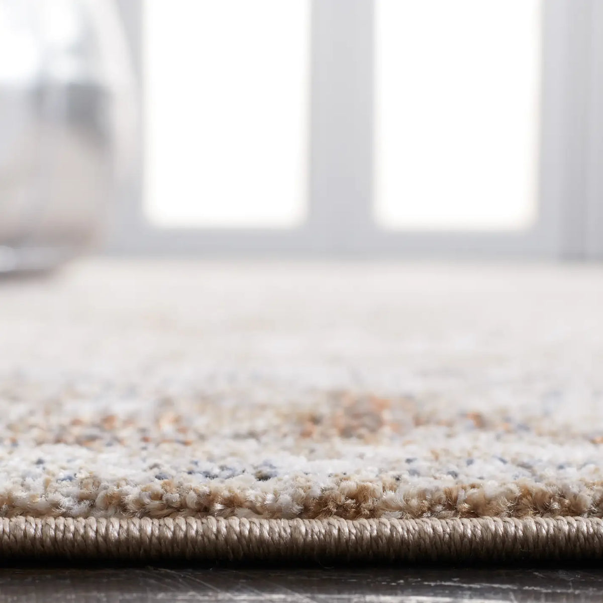 Safavieh Jasmine 4'-5" x 6'-5" Rug in Ivory / Beige