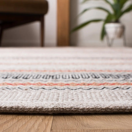 Safavieh Montauk 4'-0" x 6'-0" Rug in Red / Beige