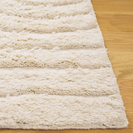 Safavieh Vermont 4'-0" x 6'-0" Rug in Ivory