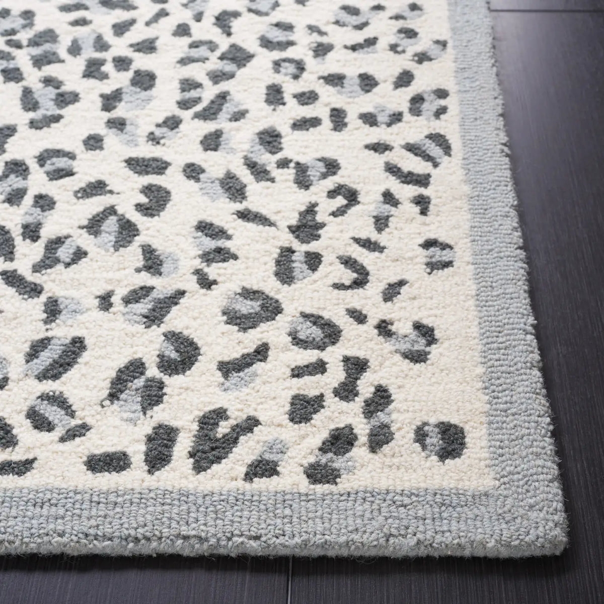 Safavieh Metro 4'-0" x 6'-0" Rug in Grey / Ivory