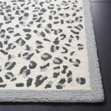 Safavieh Metro 4'-0" x 6'-0" Rug in Grey / Ivory