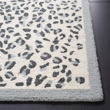 Safavieh Metro 4'-0" x 6'-0" Rug in Grey / Ivory