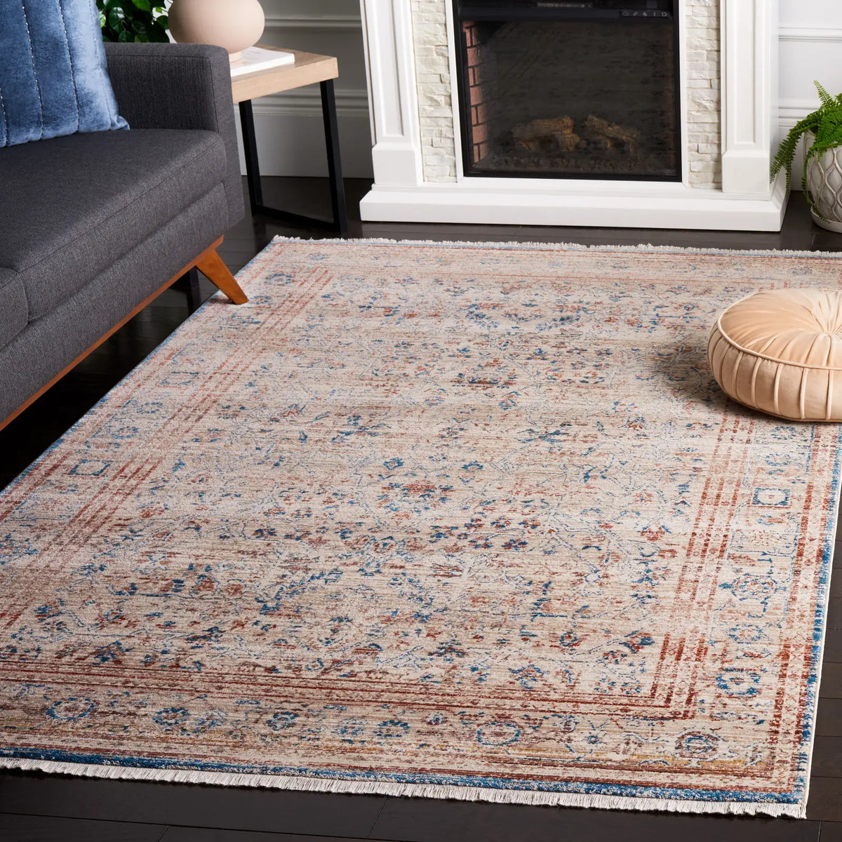 Safavieh Vintage Persian 4'-0" x 6'-0" Rug in Beige / Rust