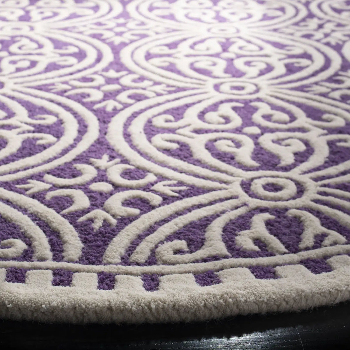 Safavieh Cambridge 6'-0" x 6'-0" Rug in Purple / Ivory